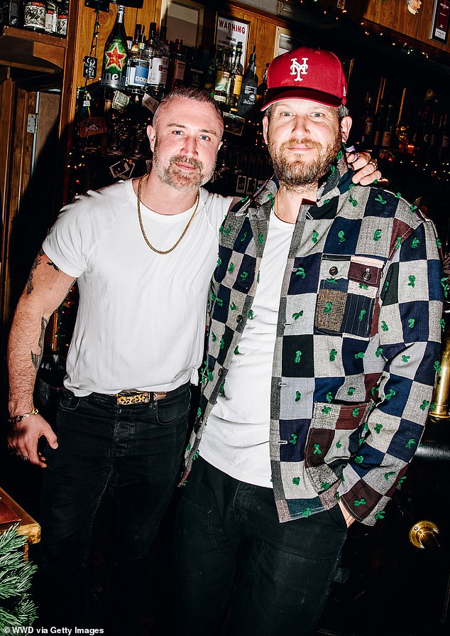 في عام 2015 ، افتتح ديلان بار متجر الزهور والمطعم مع زميله في المدرسة روني فلين