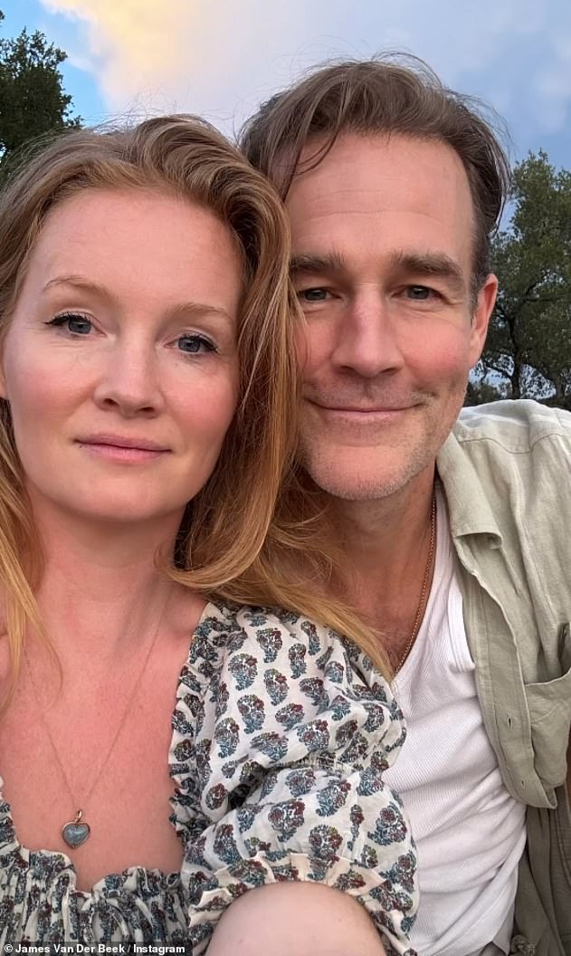 في العام الماضي في نوفمبر ، كشف جيمس عن تشخيصه في المرحلة الثالثة من سرطان القولون والمستقيم ، موضحًا أنه كان 