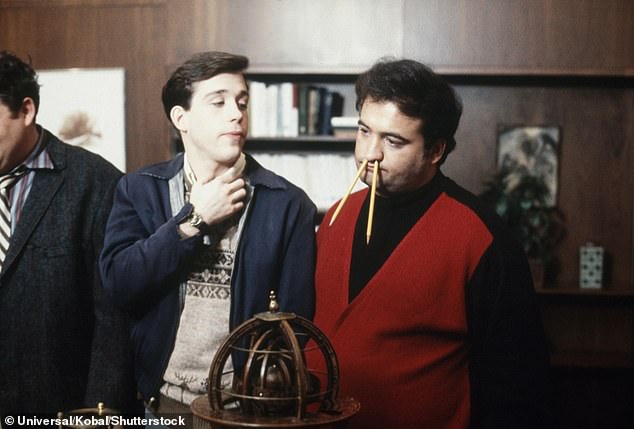 تم تصوير النجم في منزل الحيوانات الوطني لعام 1978 مع جون بيلوشي