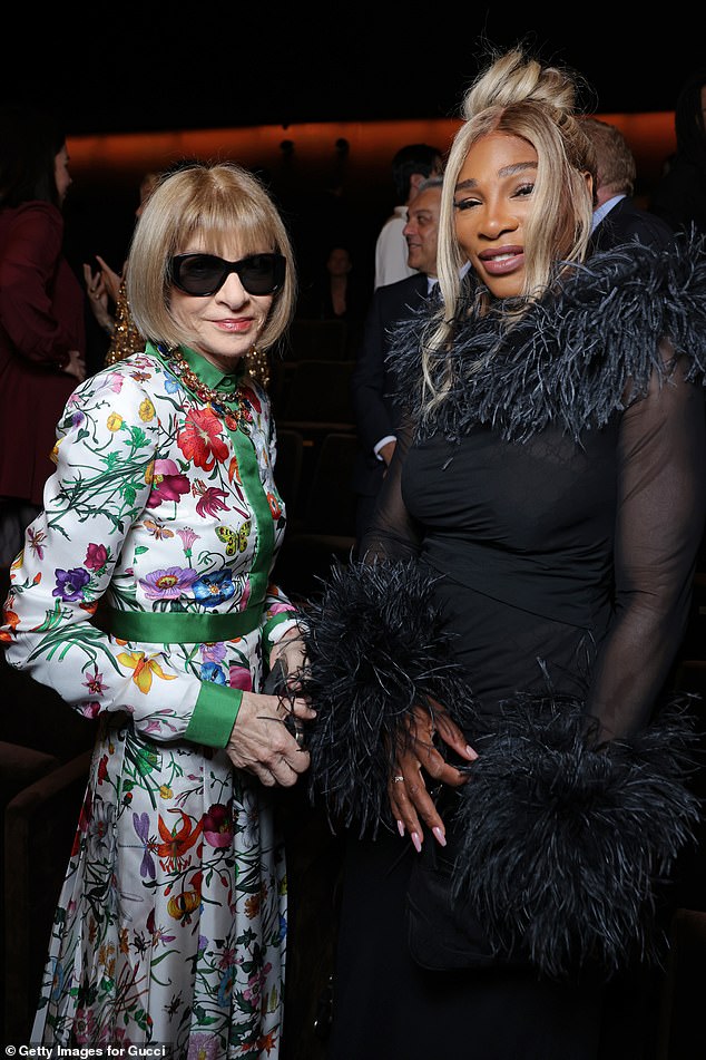 شوهدت آنا لاحقًا وهي تلحق مع سيرينا في هذا الحدث