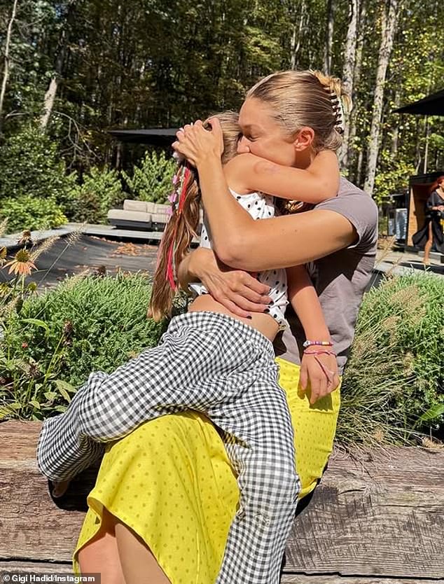 في يوم الاثنين ، استخدمت عارضة الأزياء البالغة من العمر 30 عامًا Instagram لمشاركة الصور من حفلة عيد ميلاد فتاة الصغيرة