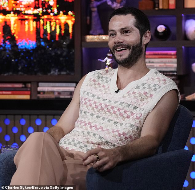 شاهد ما يحدث أن المضيف المباشر آندي كوهين سأل الممثل عن الأغنية في وقت سابق من هذا الشهر ، وقال إنه 