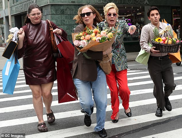 عندما فازت بجائزة أفضل ممثلة دعم في سلسلة كوميديا ​​، انطلقت هانا ، وهي يهودية ، من الهيجان من خلال إنهاء خطابها مع: 