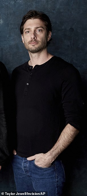 لم يتم إدانة جاكسون أبدًا بجريمة ، وما زالت شركاته تنكر هذه الادعاءات