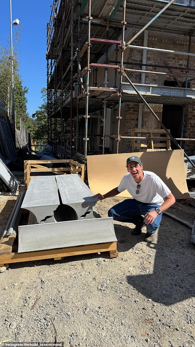 تشمل المعالم البارزة الأخرى التي تم التخطيط لها لعقد مساحته 1950 مترًا مربعًا مسرحًا منزليًا وصالة رياضية وحمام سباحة و 