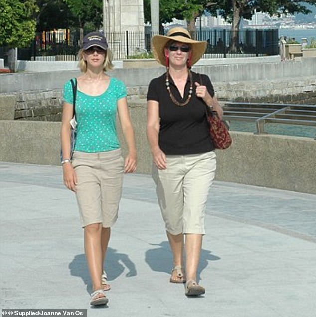 كان رود ، الذي كان متزوجًا من عمة كريس جوان فان أوس ، شخصية وطنية محبوبة. في الصورة: جوان مع ابنتها علي