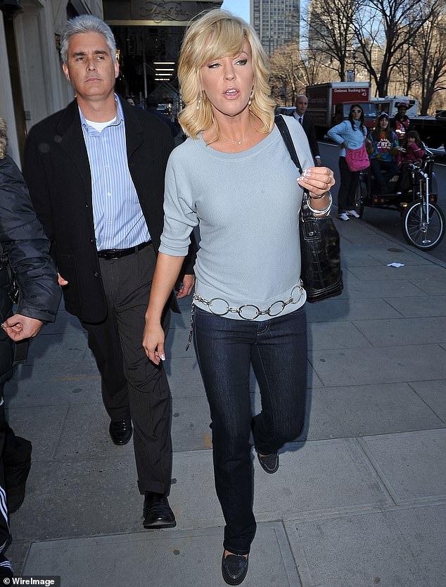 وتأتي تخويف كيت الصحية هذا الأسبوع بعد ظهورها لأول مرة مع حارسها الشخصي السابق ستيف نيلد ، بعد 17 عامًا من ربطها لأول مرة ؛ في الصورة في عام 2010