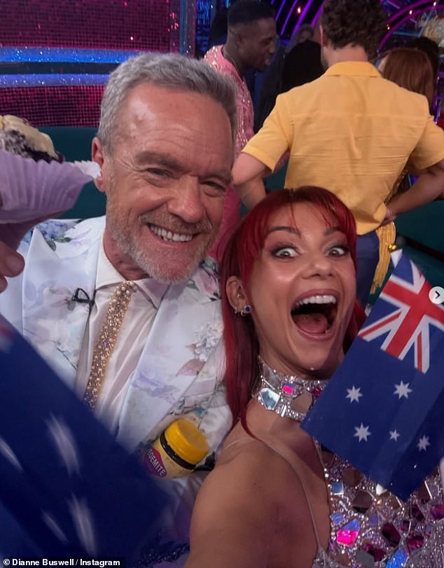 بعد ظهورها الأول مع شريكها المشهور ستيفان دينيس (في الصورة) خلال عرض الإطلاق ، واجهت التصيد عبر الإنترنت للتنافس أثناء توقعه