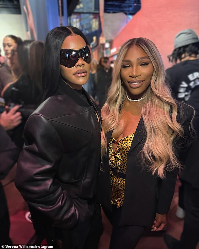 اختلط ويليامز أيضًا مع زملائه المشاهير مثل مؤسس سكيمس كيم كارداشيان ومعركة واحدة بعد ممثلة أخرى تايانا تايلور (ل)