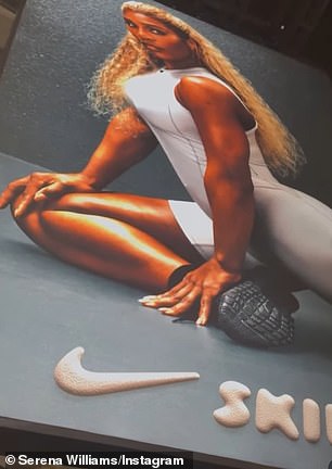 بمجرد دخولها باش ، تعجب الرياضي المولود في ميشيغان من الحجم الهائل للملصق الذي يضم نفسها عرض الأزياء في حملة Nikeskims