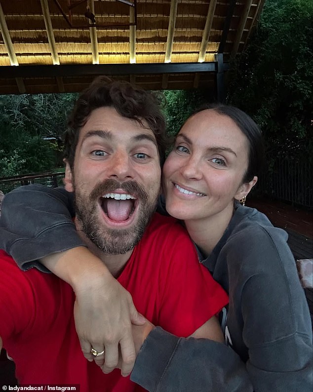 في أبريل ، كشفت لورا عن جنس طفلها الثالث مع ماتي ، مما يؤكد أنها كانت تتوقع ابنة أخرى