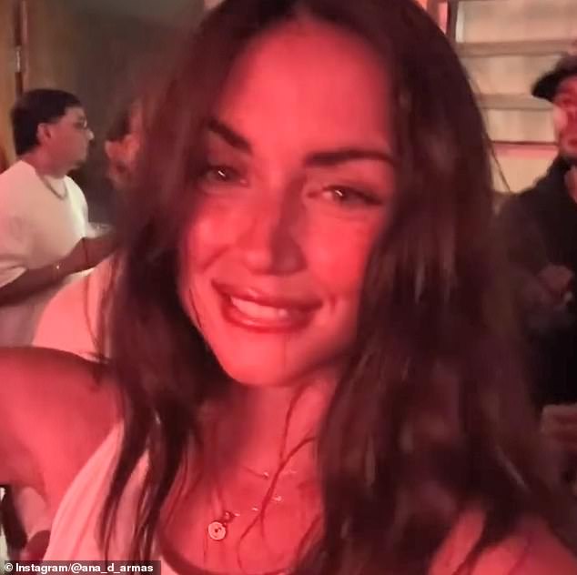 لكن الزوجين لم يشاهدوا معًا منذ رحلة يوليو إلى فيرمونت ، وشاركت الممثلة مؤخرًا مع مغني الراب باد بوني في وقت سابق من هذا الشهر في بورتوريكو