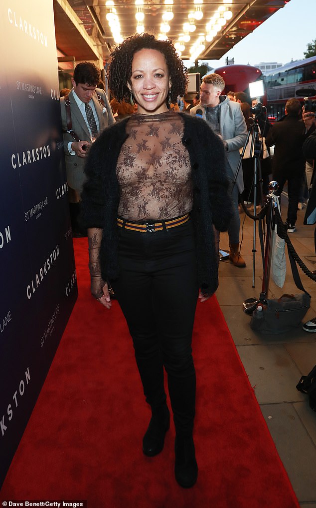 قام Cat Simmons بتجميع الكاميرات في هذا الحدث