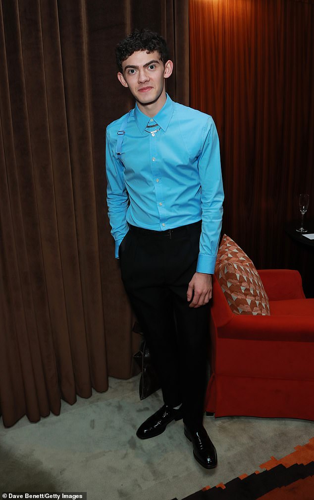 جو في الصورة حضور ليلة الصحافة بعد الحفلة يوم الخميس