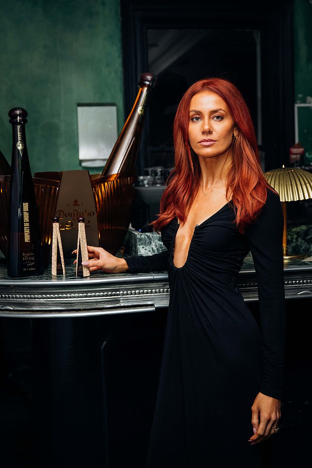 كان النموذج ذو الشعر الحراري والمؤثر ومبدع المحتوى Gracie Ireland أحد ضيوف VIP - شخصياً لم أتعرف عليها