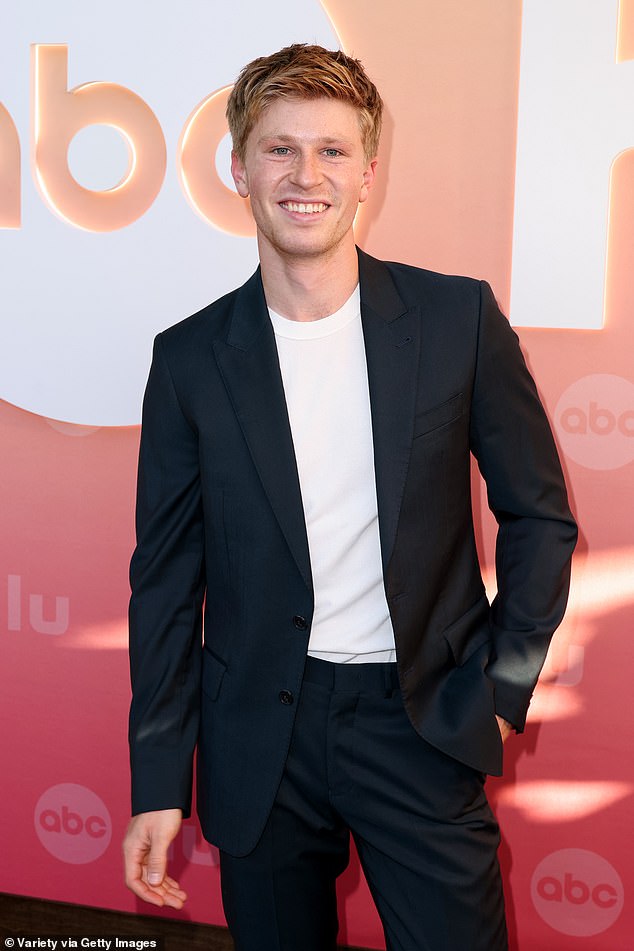 كما ذكرت شركة Variety ، قام كل من المشاهير المتنافسة هذا الموسم بحوالي 125000 دولار أمريكي (A188،000 دولار) لفترة البروفة والأسبوعين الأولين في العرض