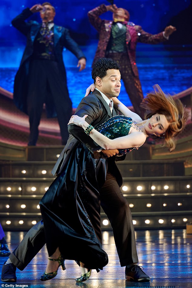 تابع Amber مهنة مهنية بالنيابة ، مع أدوار قيادية في الإنتاج المسرحي بما في ذلك Pretty Woman و 9 إلى 5: The Musical و The Great Gatsby (في الصورة)