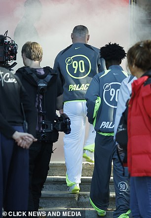 ارتدى واين الرقم 90 على قميصه