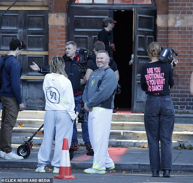 يبدو أن لاعب كرة القدم السابق في حالة معنوية جيدة لطلق النار يوم الخميس في جنوب لندن