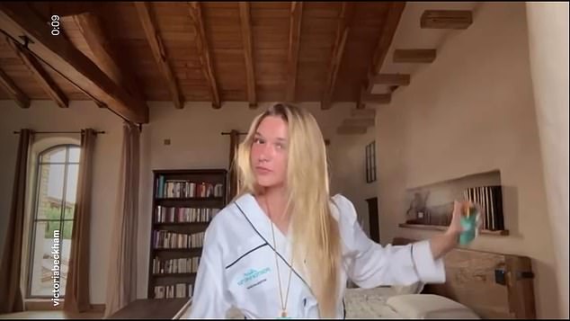 لم يُسمح لـ Harper بحصولها على حساب وسائل التواصل الاجتماعي الخاصة بها ، على الرغم من أنها ظهرت بشكل كبير على حسابات Family Instagram (في صورة مقطع فيديو على Instagram في فيكتوريا)