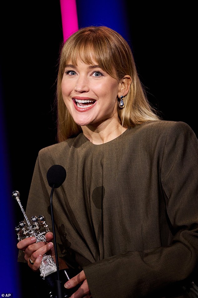 تم تكريم الممثلة بجائزة الإنجاز مدى الحياة تقديراً لمهنتها السينمائية المرموقة