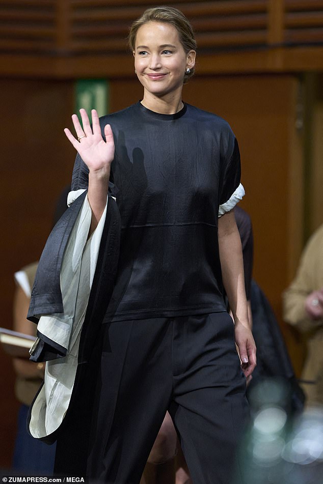 تحدثت الممثلة الحائزة على جائزة الأوسكار ، 35 عامًا ، لدعم فلسطين بعد عامين من هجمات 7 أكتوبر ، وقالت إن ما يحدث في غزة 