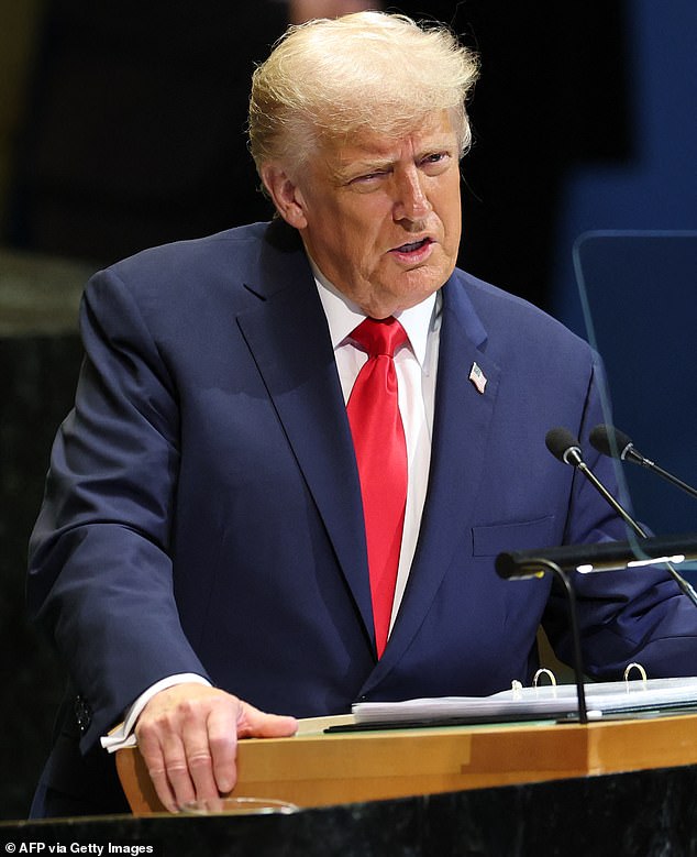 خلال خطابه ، ذكر ترامب الحادث وقال: 