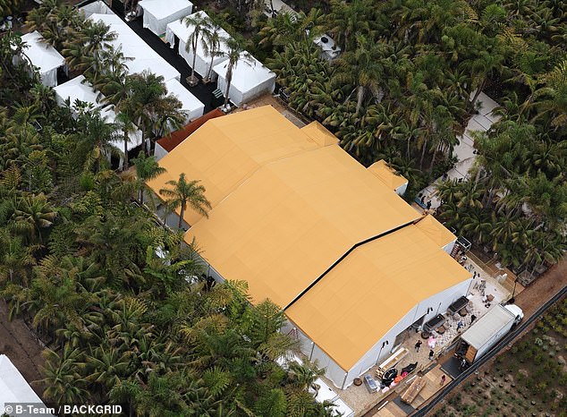 جرائم القتل الوحيدة لجوميز في المبنى المشاركين مارتن شورت وستيف مارتن في الحضور