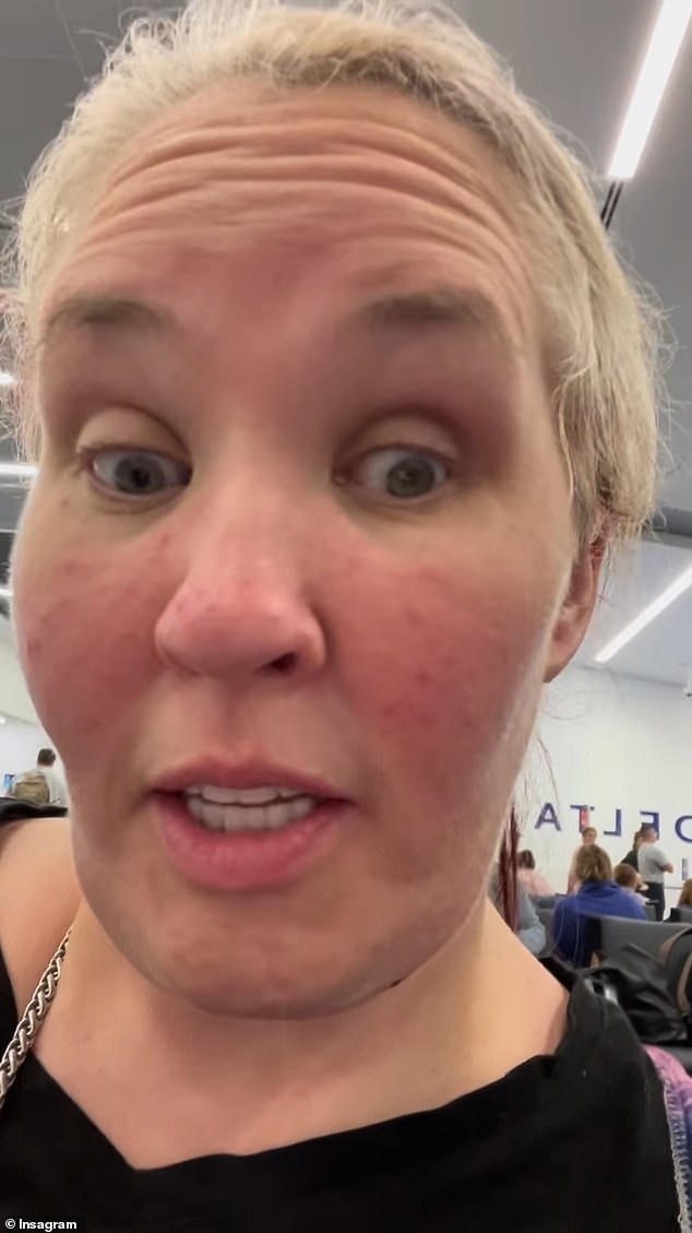 شاركت والدتها ماما يونيو الأخبار في مقطع فيديو على Instagram وشرحت أنه 