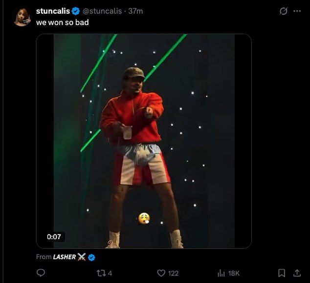 قال أحد المعجبين إن Bad Bunny 