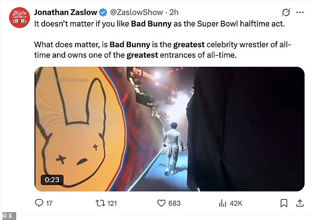 أشار مستخدم إلى عمل الفنان السابق في الدائرة المربعة مع WWE