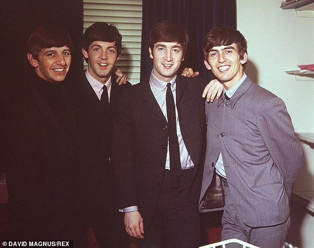 غنى الأيقونة ، التي كتبت المسار إلى جانب لينون في عام 1965 ، مساعدة للمرة الأولى منذ عودتها في عام 1990 (LR Ringo Starr ، Paul McCartney ، John Lennon و George Harrison 1963)