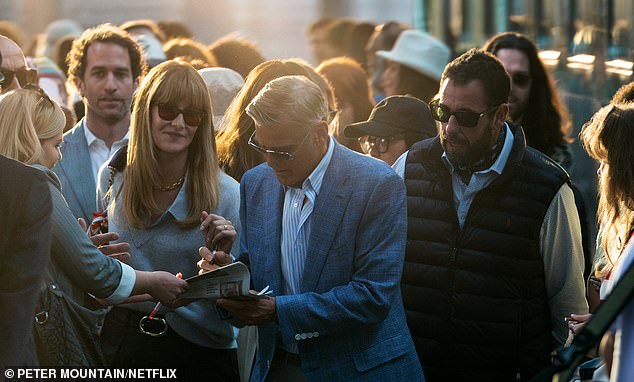 يرى الفيلم أن جورج يتولى دور نجم سينمائي 