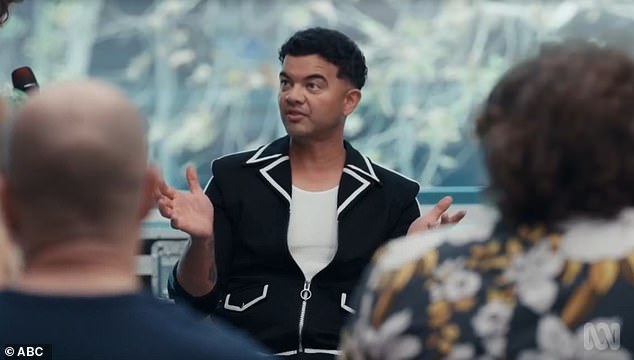 بعد أن كشف أنه كان قد استجاب مرة واحدة على القزم الذي أرسل له رسالة سيئة عبر الإنترنت ، أضاف الرجل: 