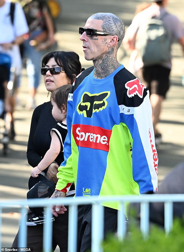 استأجر اللاعبان المتزوجون لمدة ثلاث سنوات أربعة حراس شخصيان شخصيان واثنين من المرشدين السياحيين لكبار الشخصيات ، والذي يكلف ما بين 500 دولار إلى 800 دولار في الساعة ، ليومهم المليء بالمرح في أسعد مكان على وجه الأرض