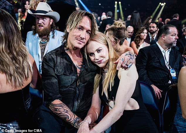 وبحسب ما ورد وقع المغني المولود في نيوزيلندا اتفاقية ما قبل الزواج مع نيكول قبل حفل زفافهم لعام 2006 ، الذي يمنحه 900،000 دولار لكل عام من الزواج