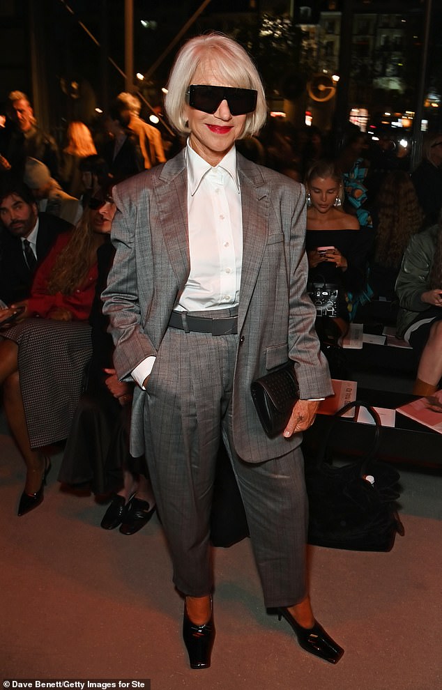 تعاونت الفائزة بجائزة الأوسكار بزيها مع الكعب الأسود مكتنزة مع إصبع قدم مربع