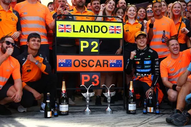 يحتفل Lando Norris و Oscar Piastri