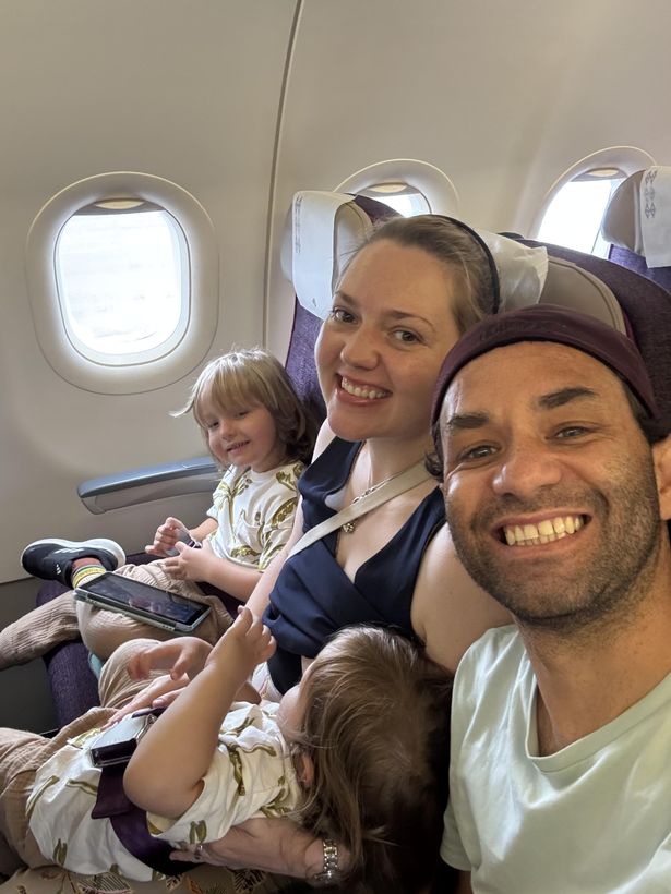 بيلي فان دير والت وعائلتها على متن طائرة