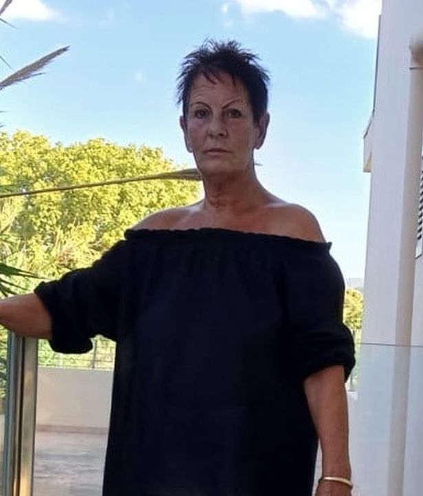 سو في سريرها في المستشفى 