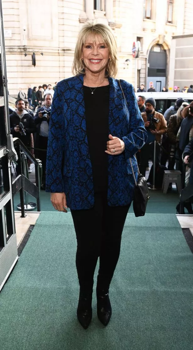   روث لانجسفورد تحضر ليلة الافتتاح للشركة الجديدة "شرير" في مسرح أبولو فيكتوريا في 19 أبريل 2023 في لندن ، إنجلترا.