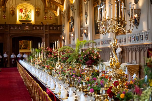 منظر لطاولة المأدبة في قاعة القديس جورج