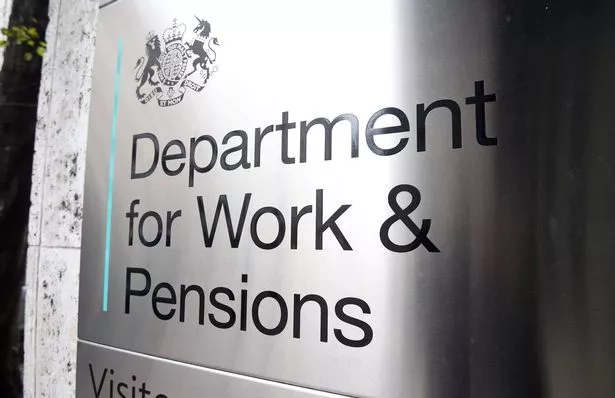 لافتات DWP في موقع غير معروف 