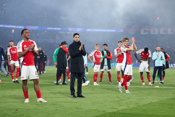 يحيي لاعبو Arteta و Arsenal المشجعين بدوام كامل بعد أن خرجوا من دوري الأبطال من قبل PSG
