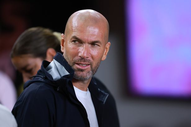 سبق أن تمكنت زين الدين زيدان من ريال مدريد