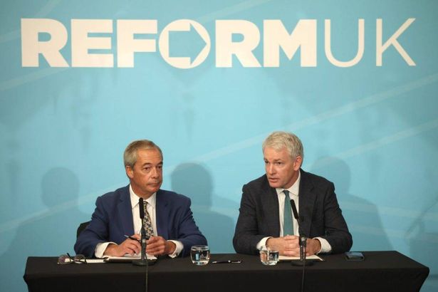 السيد كروغر إلى جانب رئيسه الجديد نايجل فاراج