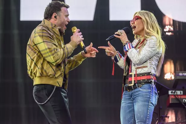 أجرى Olly دويتو غير متوقع مع نجم البوب ​​الضخم ، Anastacia