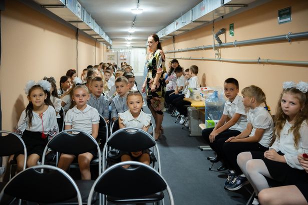 الأطفال في ملجأ Mykolaiv Lyceum رقم 53 تم تجديده هذا الأسبوع في أوكرانيا.