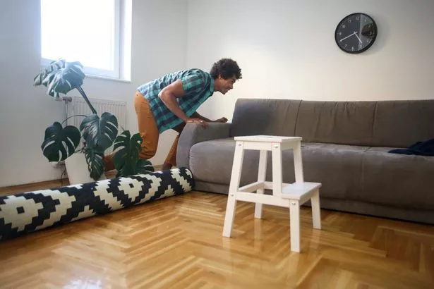 نقل الأثاث بعيدًا عن المبرد