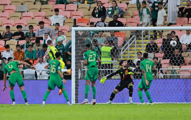 كأس العالم - تصفيات الاتحاد الآسيوي - المجموعة C - المملكة العربية السعودية ضد أستراليا - استاد الملك عبد الله الرياضي ، جدة ، المملكة العربية السعودية - 10 يونيو ، 2025 ميتشل ديوك الأسترالية يسجل هدفهم الثاني